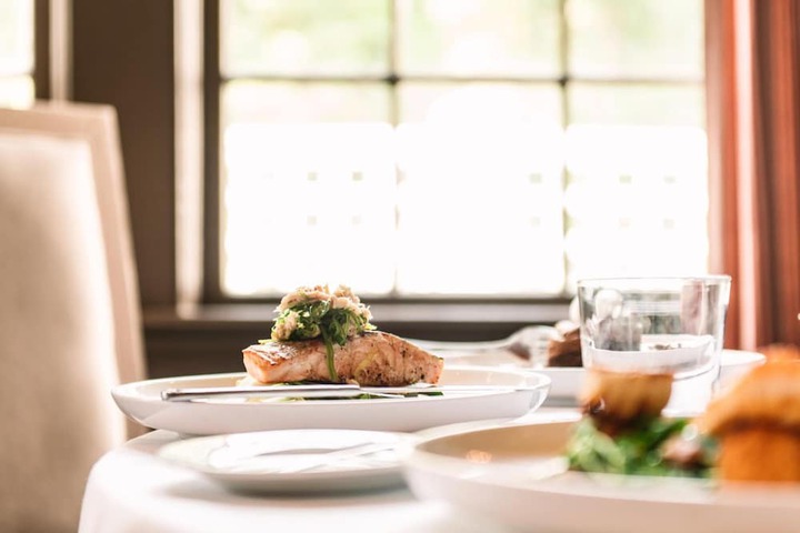 Dining 40 of 51