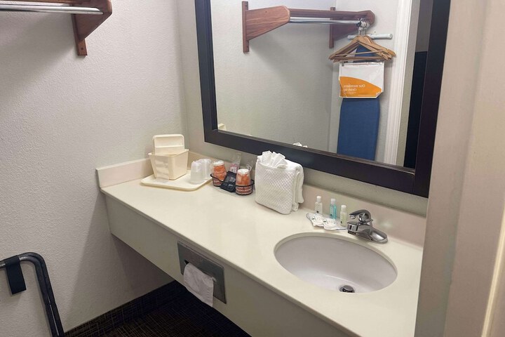 Room 10 of 23