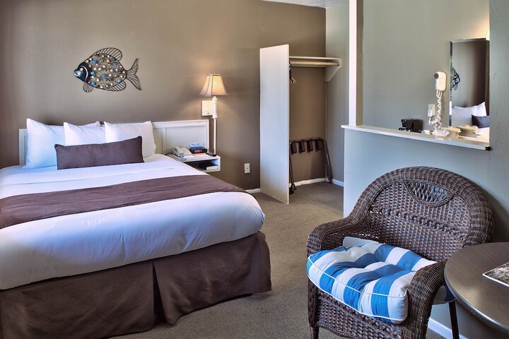 Lovers Point Inn