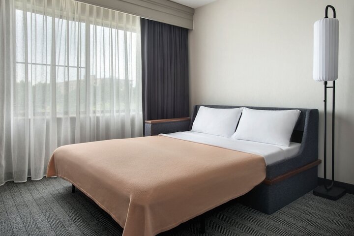 Room 17 of 34