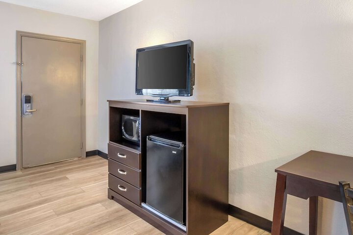 Days Inn by Wyndham Wrightstown McGuire AFB / Bordentown