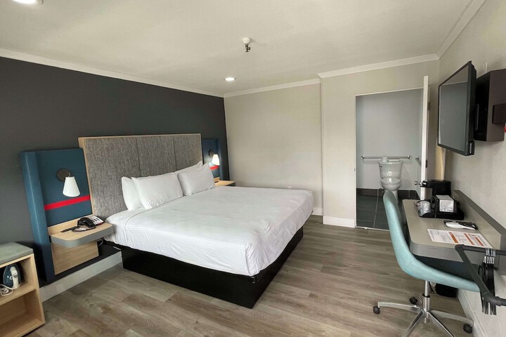 Room 9 of 31