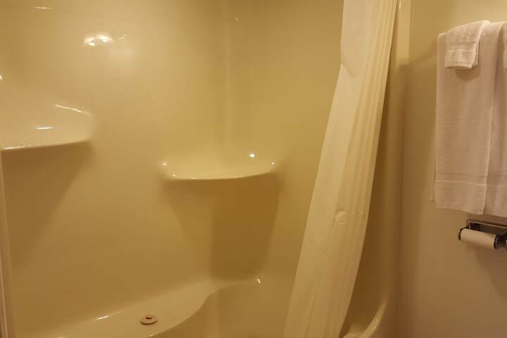 Room 32 of 43