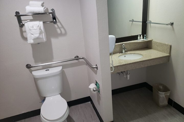 Room 26 of 34