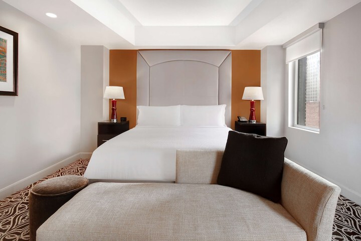 Room 35 of 62