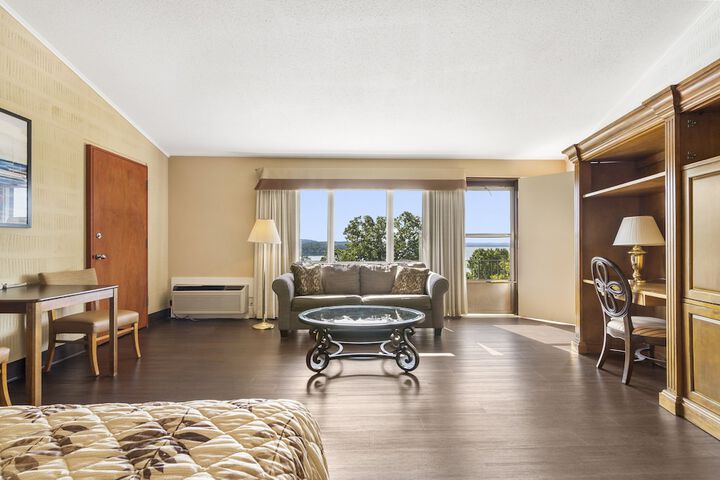 Room 107 of 152