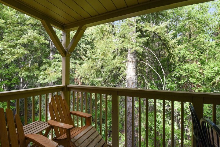 Enjoy Forest Views Retreat at Kingswood Village!