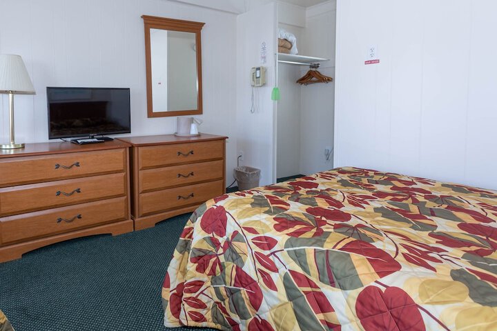 Room 10 of 32