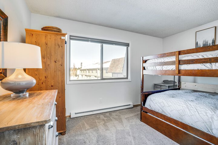 Condo w / Balcony & Views - Steps to Ski Shuttle!