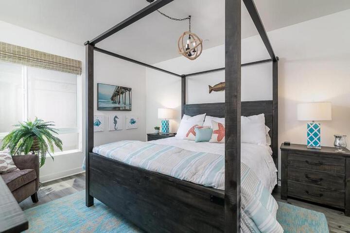 Ocean View 3 Bedrooms Condo just steps from the park, pier & water!