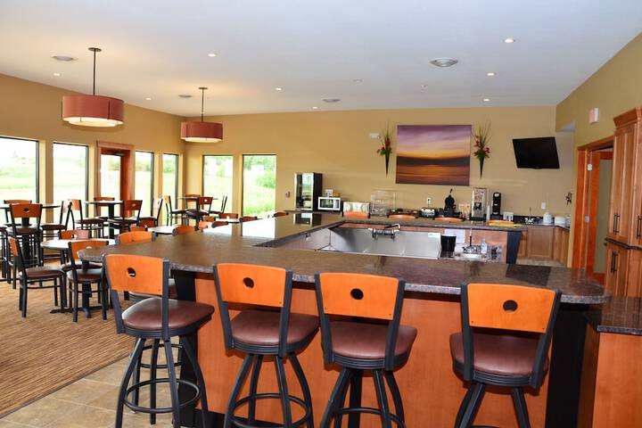 Lounge 42 of 47