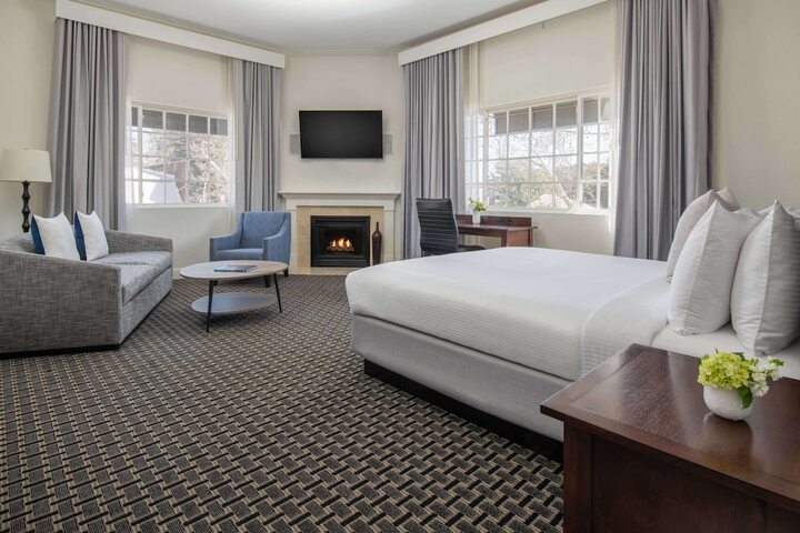 Room 27 of 64