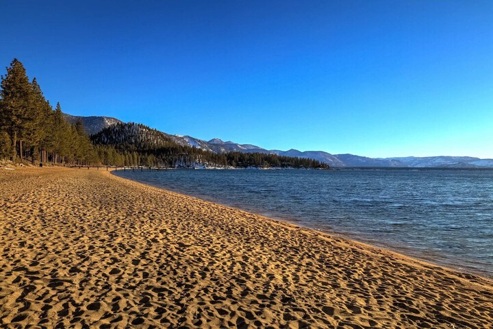 Singing Pines in Marla Bay - Walk to Lake!