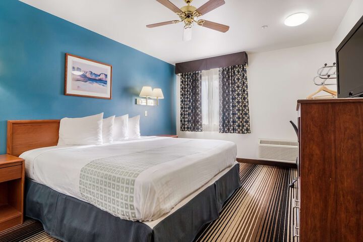 Room 17 of 32