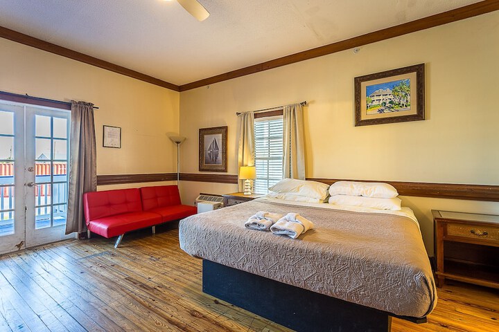 Room 13 of 76