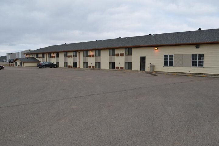 Super 8 by Wyndham Devils Lake