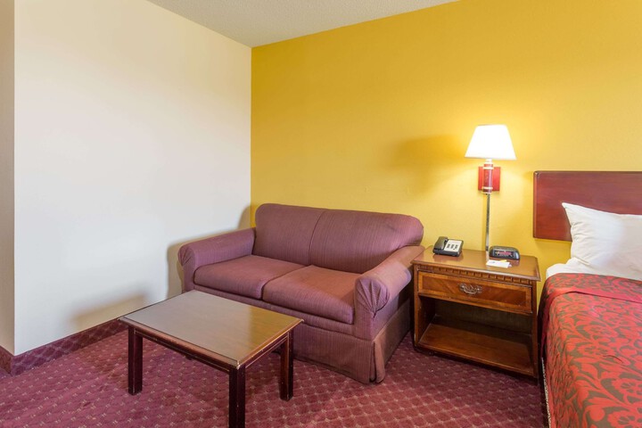 Room 9 of 15