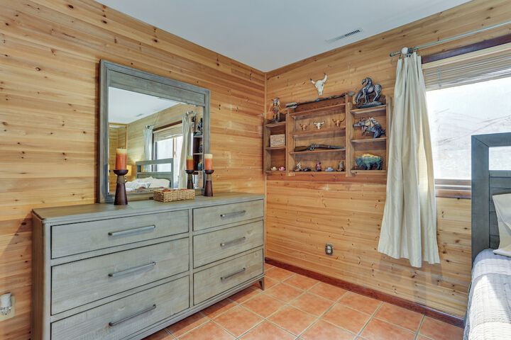 Vernon Township Condo w / Balcony Near Ski Lifts!