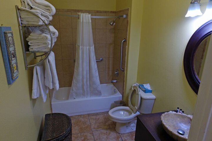 Room 32 of 59