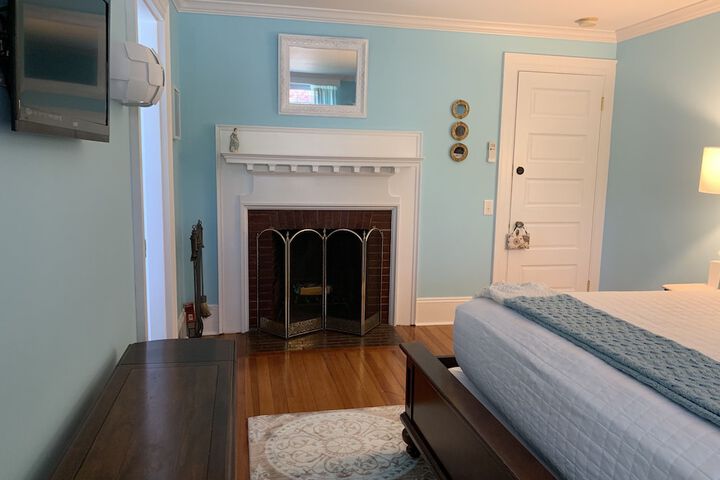 Room 6 of 38