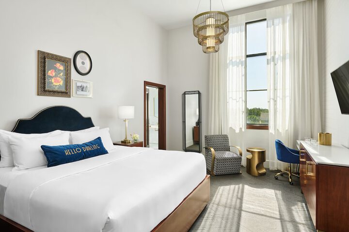 Room 32 of 49