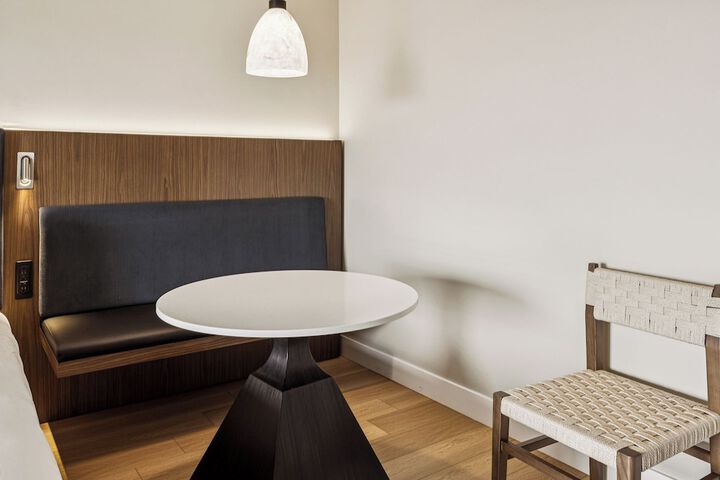 456 Embarcadero Inn & Suites