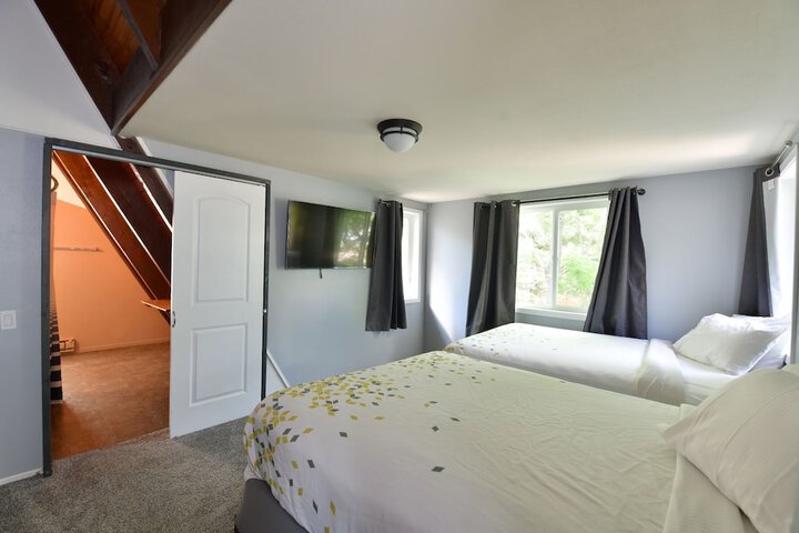 Room 83 of 143