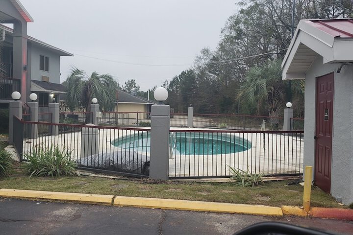 Pool 6 of 24