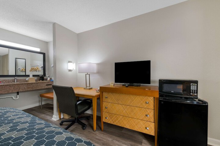 Room 18 of 42