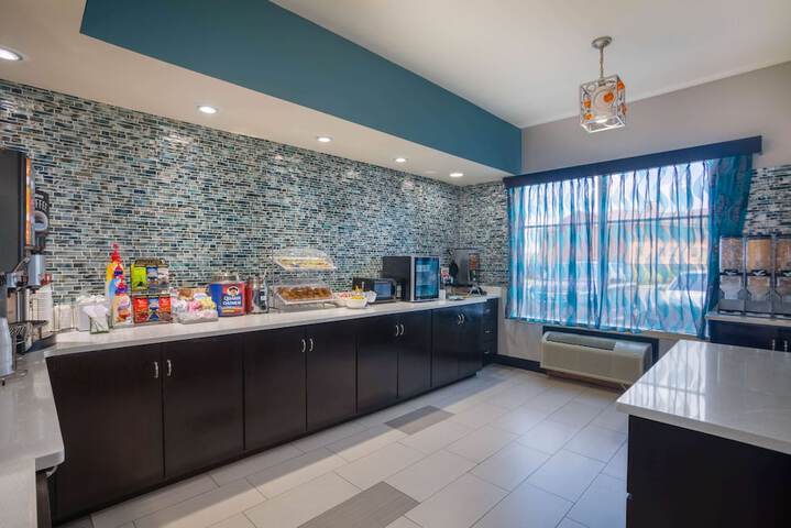 La Quinta Inn & Suites by Wyndham Oxford - Anniston