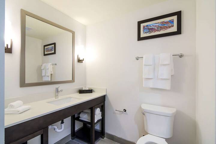 Room 27 of 46