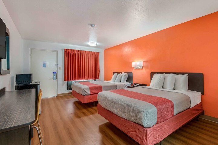 Room 25 of 58