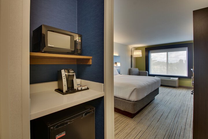 Holiday Inn Express & Suites Morris by IHG