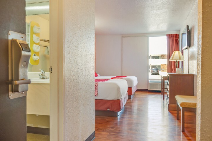 Room 14 of 32