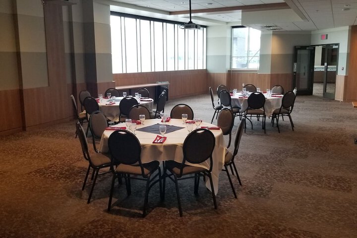 Ballroom/Hall 31 of 33