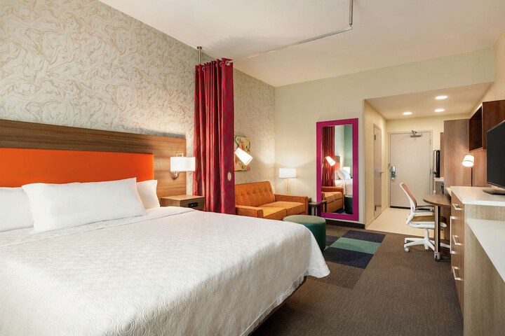 Room 11 of 28