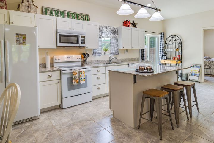 Charming Gravois Mills Escape w / Private Backyard!