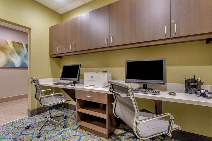 Business Center 37 of 37