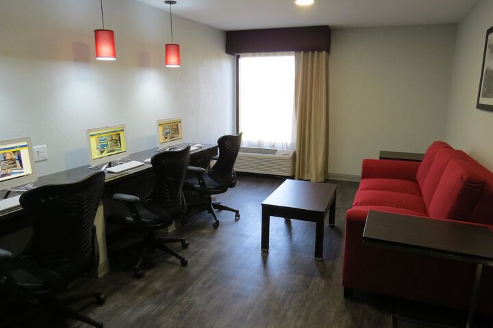 Business Center 31 of 34
