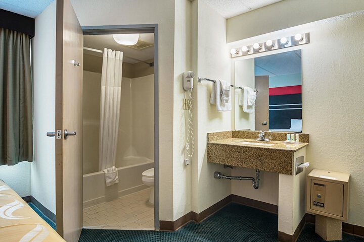 Room 30 of 48