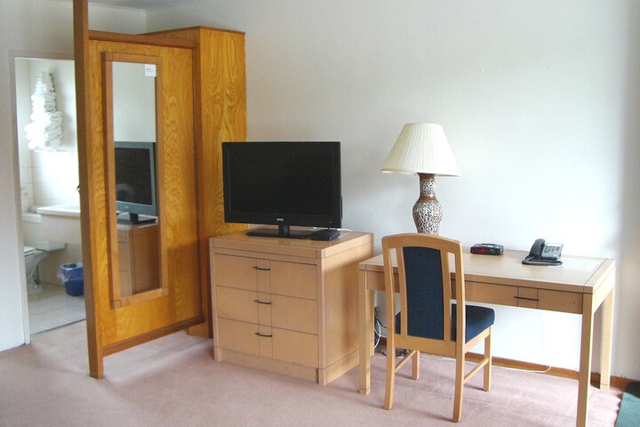 Room 22 of 42