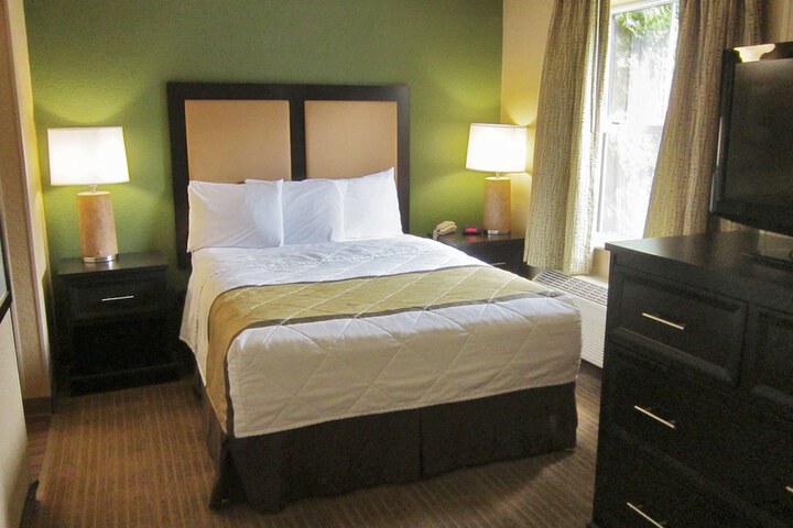 Room 8 of 20
