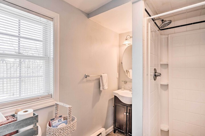 Bright Belmar Cottage Half Mi to Boardwalk!