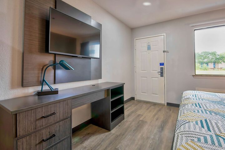 Room 14 of 25