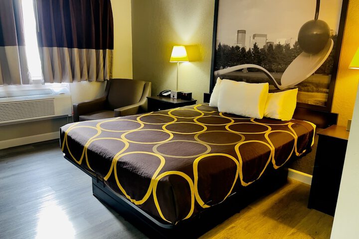 Room 14 of 65