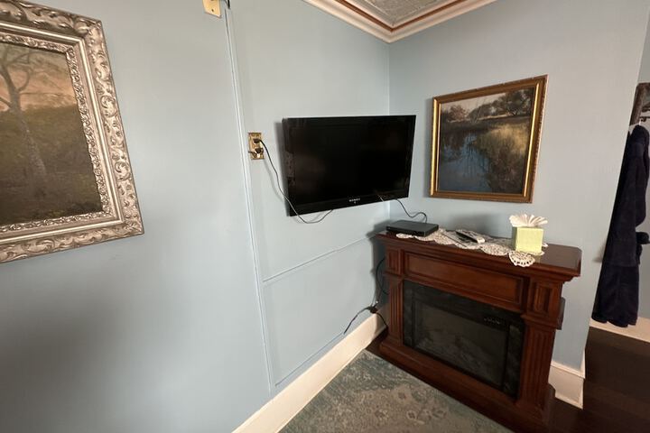 Room 33 of 74
