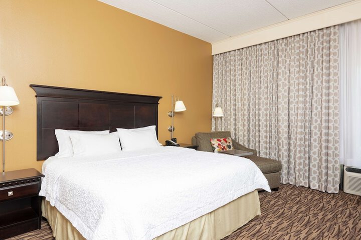 Hampton Inn & Suites Cleveland-Airport / Middleburg Heights