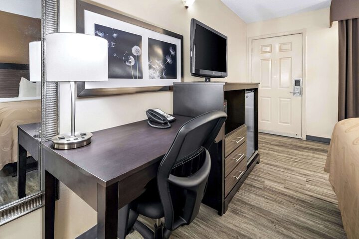 Room 33 of 46