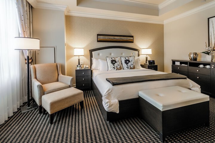 Room 32 of 82