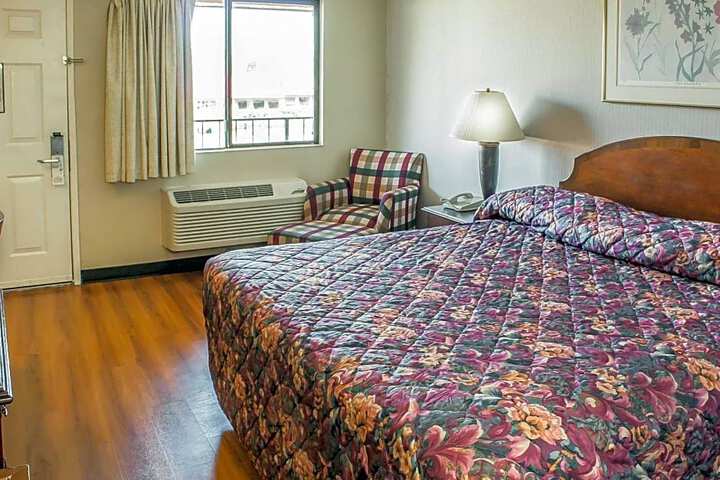 Rodeway Inn & Suites